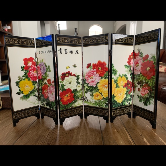 YueLan Other - Elegant Floral Folding Screen with Vibrant Blooms